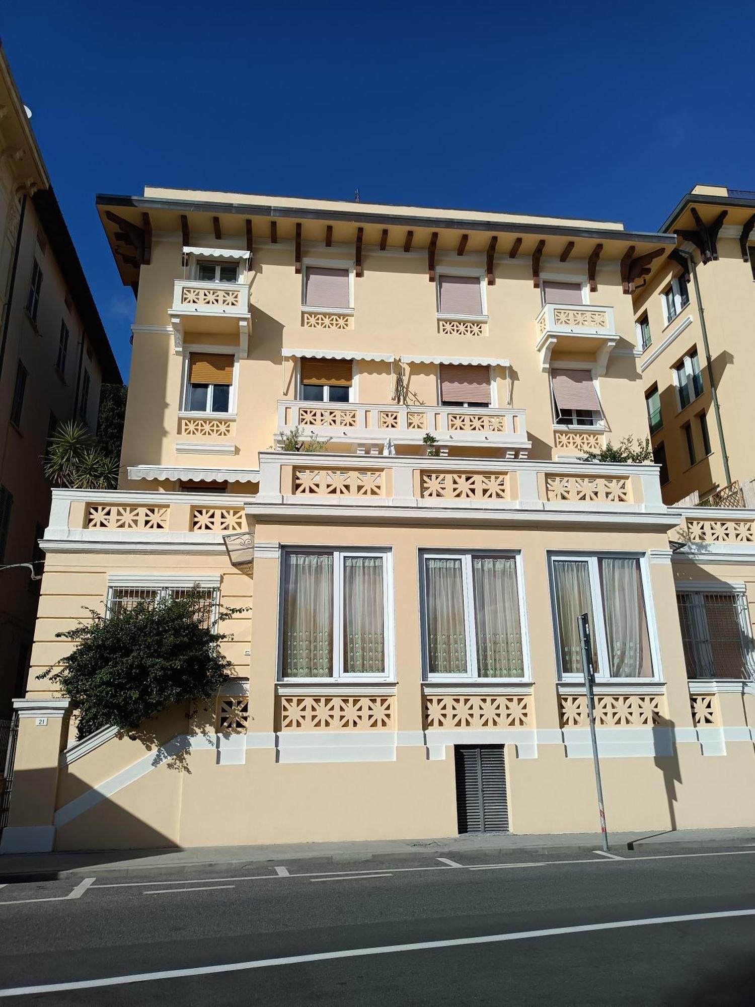 Il Faro Dei Poeti Apartment Леричи Екстериор снимка