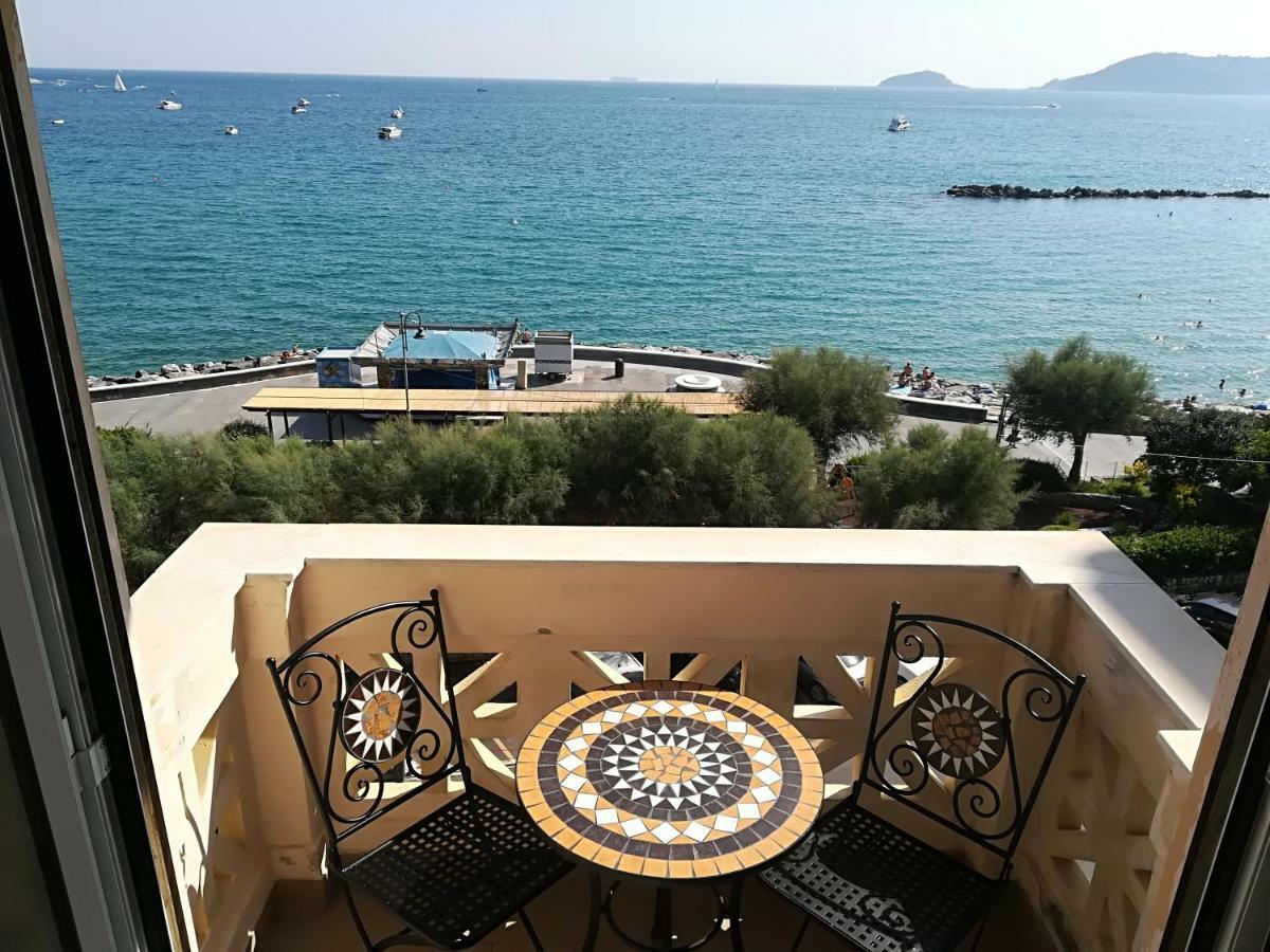 Il Faro Dei Poeti Apartment Леричи Екстериор снимка