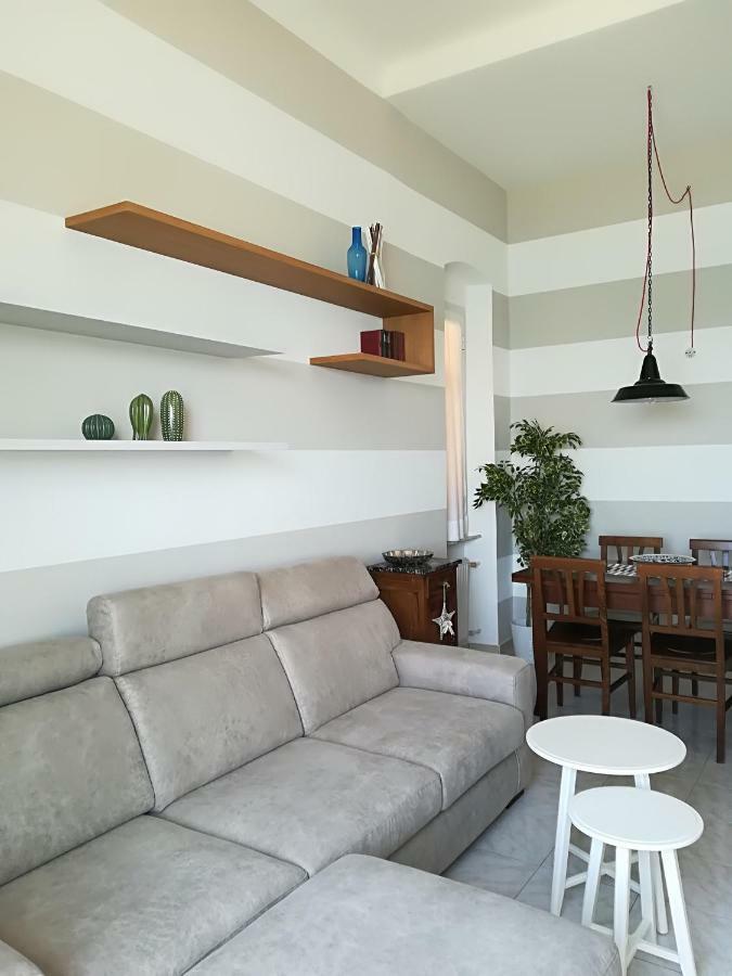 Il Faro Dei Poeti Apartment Леричи Екстериор снимка
