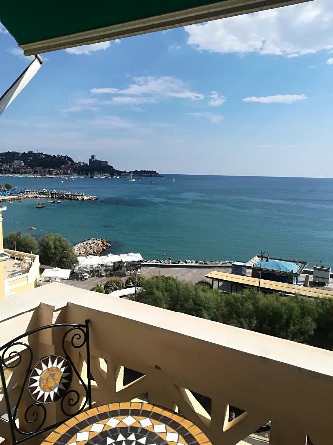 Il Faro Dei Poeti Apartment Леричи Екстериор снимка