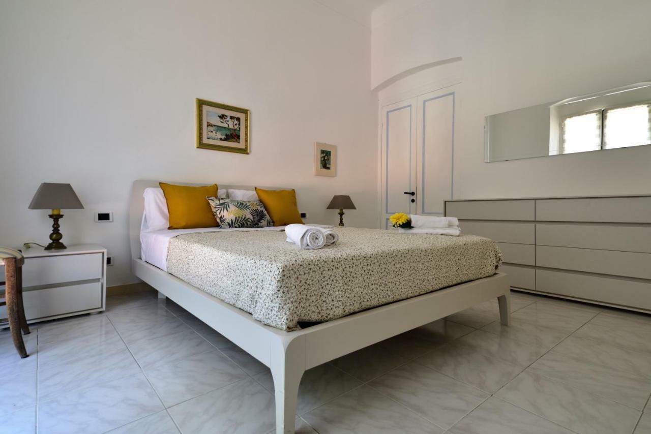 Il Faro Dei Poeti Apartment Леричи Екстериор снимка