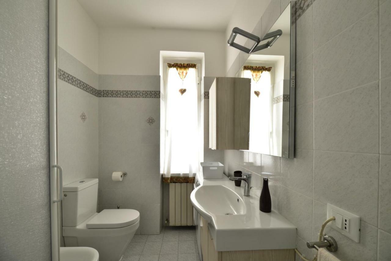 Il Faro Dei Poeti Apartment Леричи Екстериор снимка