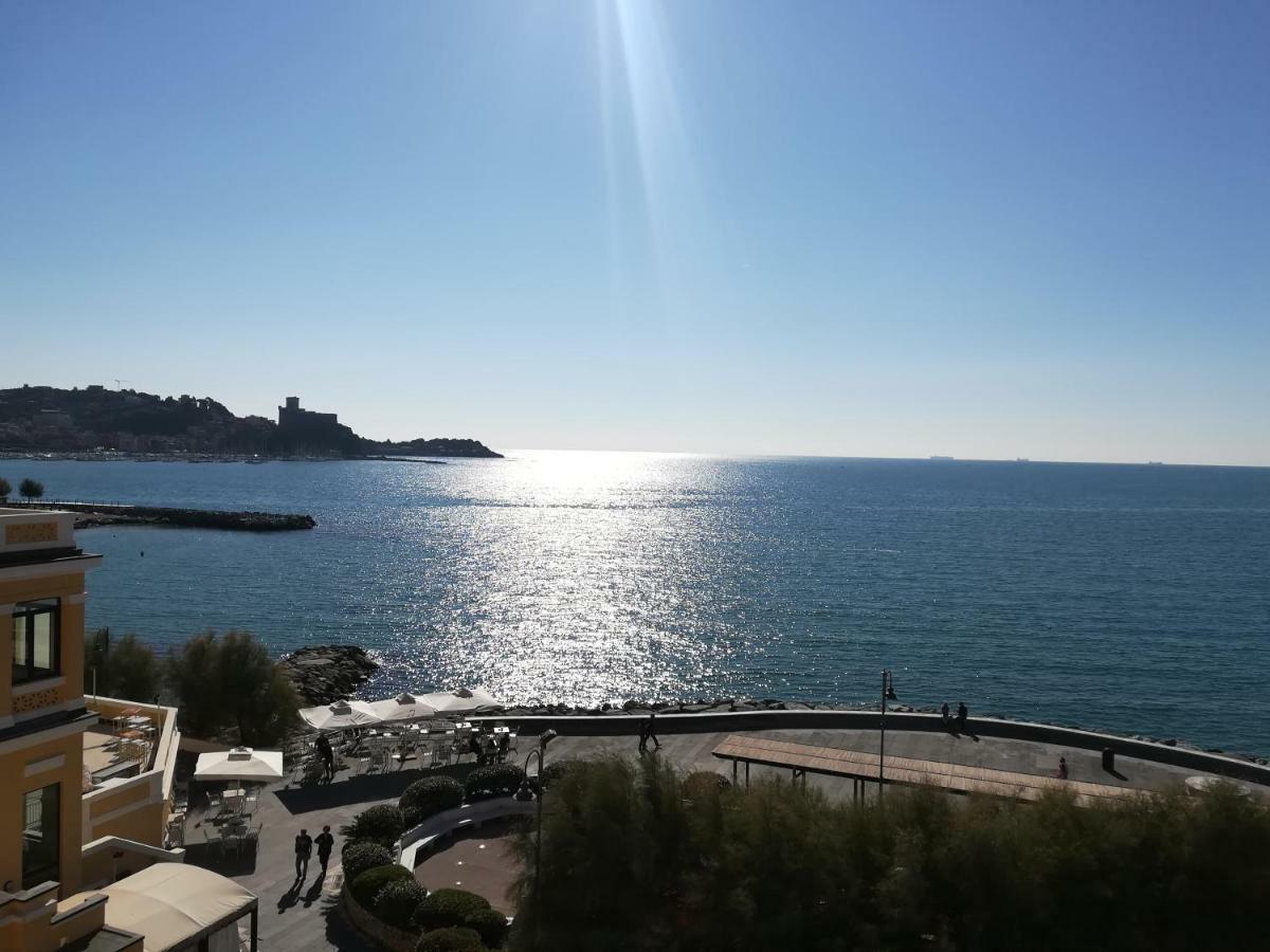 Il Faro Dei Poeti Apartment Леричи Екстериор снимка