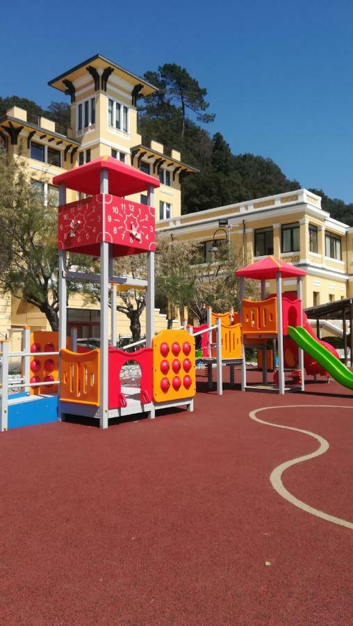 Il Faro Dei Poeti Apartment Леричи Екстериор снимка